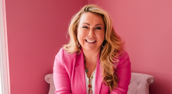 Holly Tucker